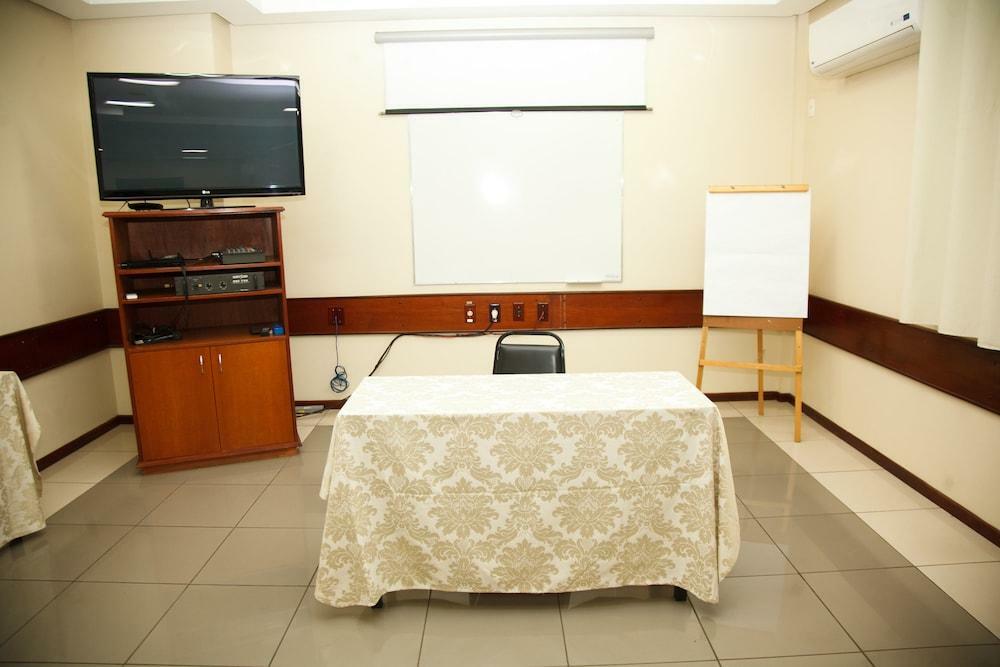Villalba Hotel อูเบร์ลังเจีย ภายนอก รูปภาพ